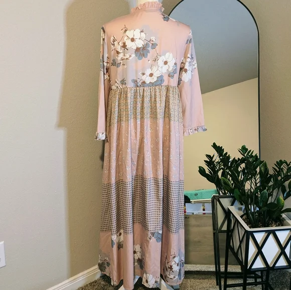 Pink Dainty Maxi Dress - Picture 6 of 8